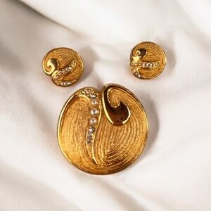 Vintage Venue USA Rhinestone Pearl Matte Gold tone Brooch Pin and earrings